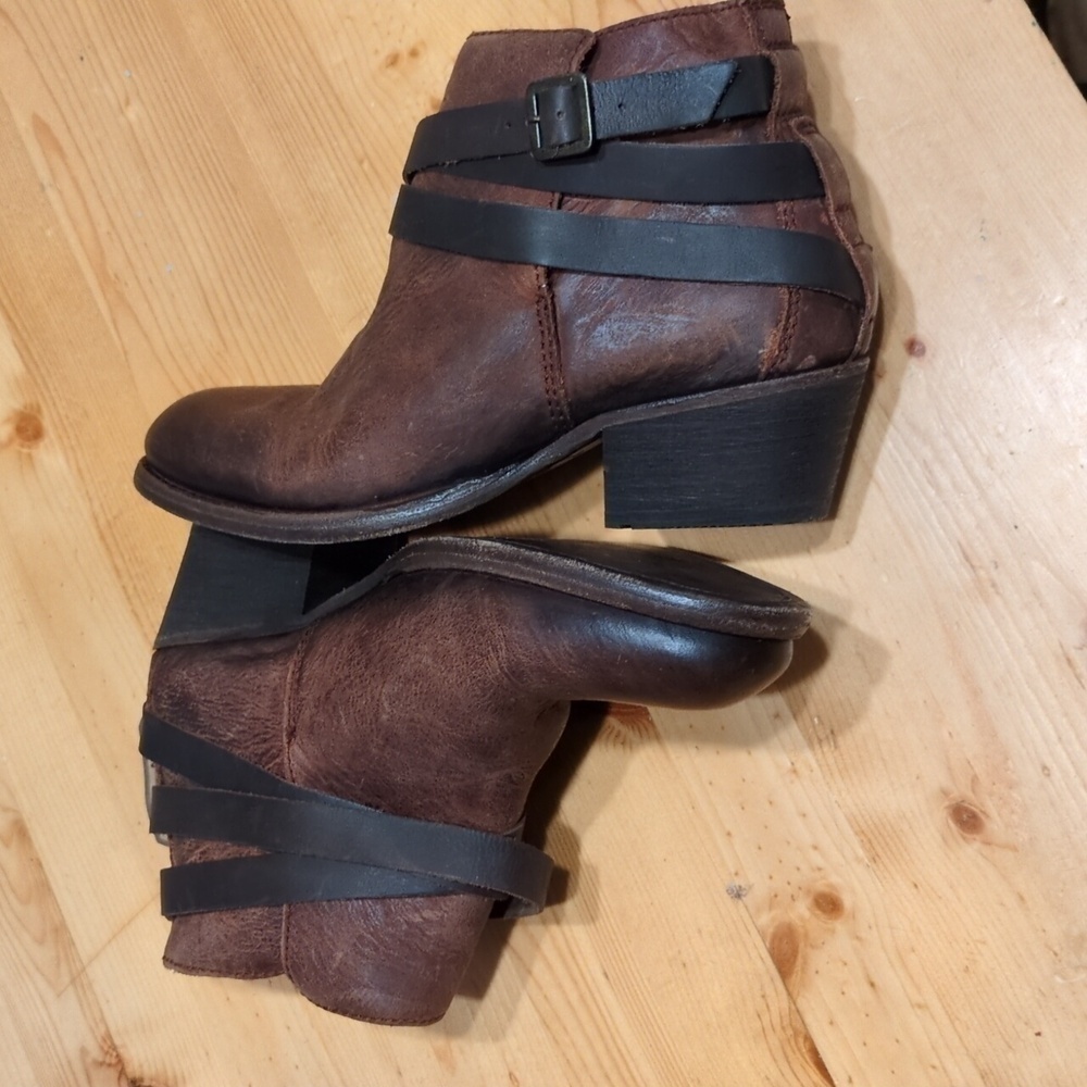 Your Fall Wardrobe Needs Hudson Booties - NWT, Leather, and Distressed for Style - Picture 7 of 16
